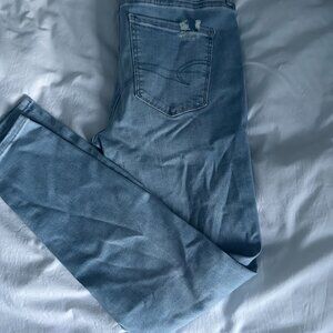 American Eagle Women's size 6 distressed jeans